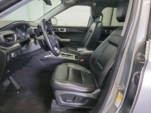Used 2021 Ford Explorer XLT w/ Equipment Group 202A AWD/4WD image 6