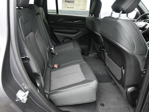 Used 2025 Jeep Grand Cherokee Laredo X w/ Luxury Tech Group I AWD/4WD image 10