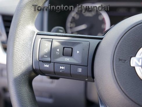 Used 2022 Nissan Rogue SV image 18