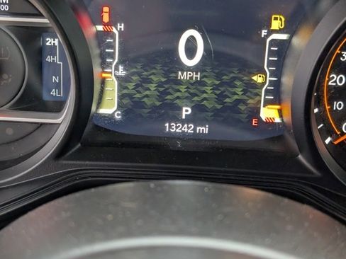 Used 2024 Jeep Wrangler Willys image 12