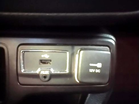 Used 2020 Jeep Renegade Latitude image 34