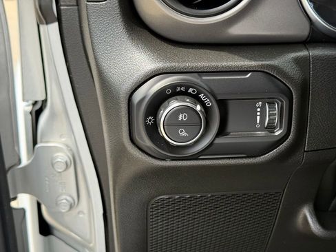 Used 2023 Jeep Gladiator Sport AWD/4WD image 17