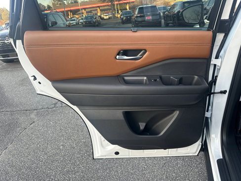 New 2026 Nissan Pathfinder Platinum image 22