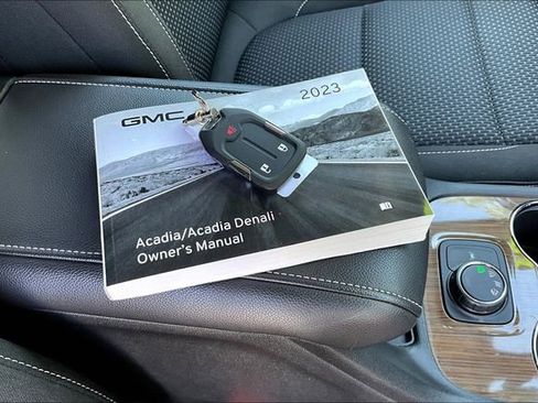 Certified 2023 GMC Acadia SLE image 10