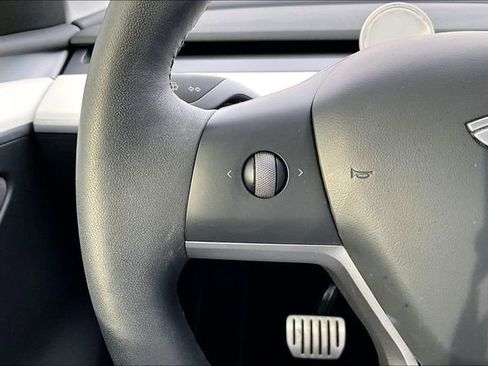 Used 2023 Tesla Model Y Performance image 11