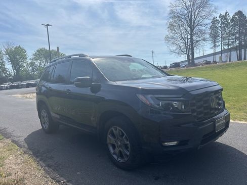 Used 2025 Honda Passport TrailSport image 3
