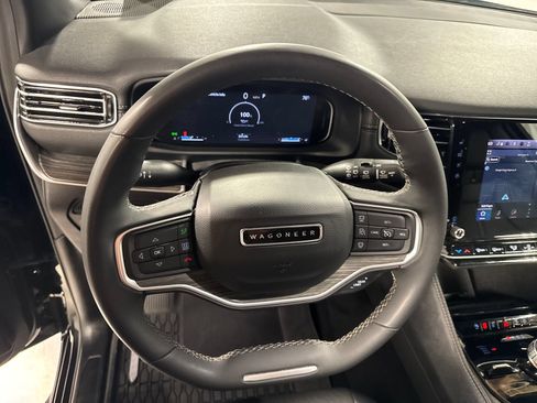 Used 2024 Jeep Wagoneer L Series II w/ Flexible Seating Group AWD/4WD image 19