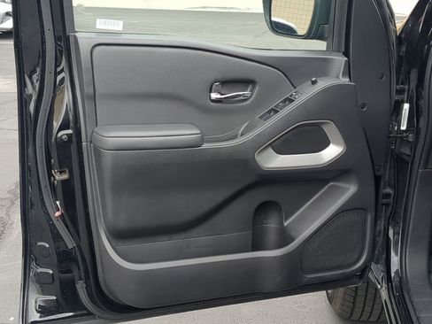 Used 2024 Nissan Frontier SV image 14