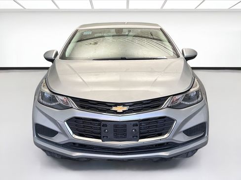 Used 2018 Chevrolet Cruze LT image 2