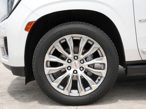 Used 2023 GMC Yukon XL Denali RWD image 25