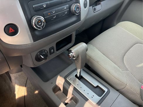 Used 2015 Nissan Frontier SV AWD/4WD image 15