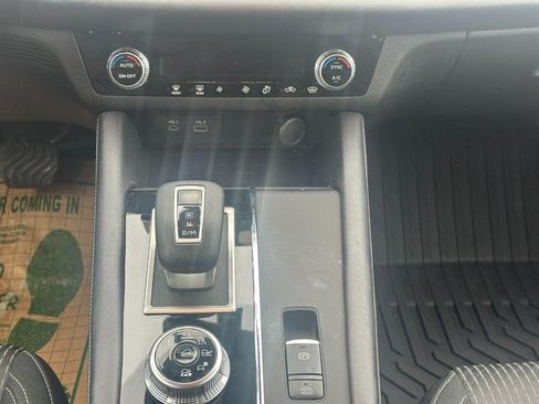 Used 2024 Mitsubishi Outlander ES AWD/4WD image 15