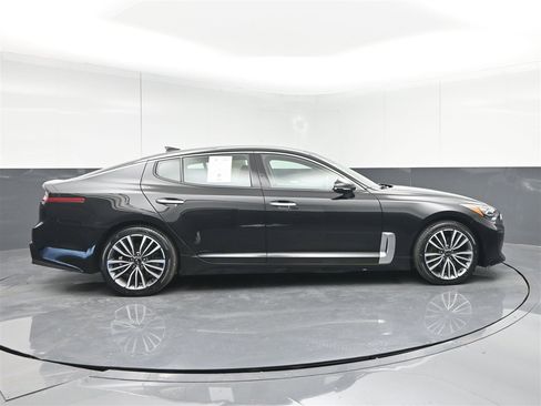 Used 2019 Kia Stinger Premium image 4