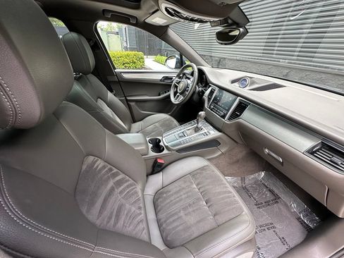 Certified 2018 Porsche Macan AWD/4WD image 41