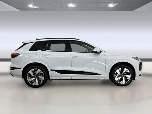 Used 2025 Audi Q6 e-tron Premium Plus w/ Premium Plus AWD/4WD image 8