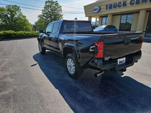 Used 2025 Toyota Tacoma SR5 AWD/4WD image 3