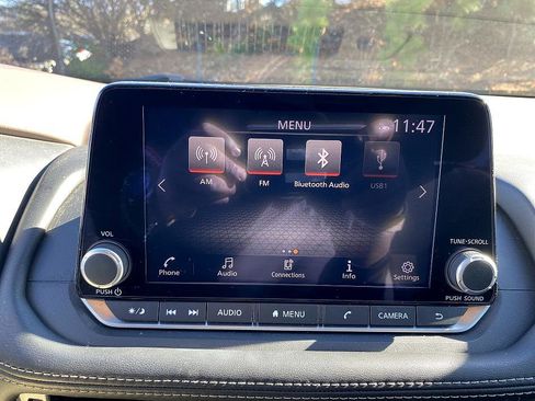 Used 2023 Nissan Rogue SV image 16