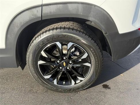 Used 2022 Chevrolet TrailBlazer LT w/ Convenience Package image 4