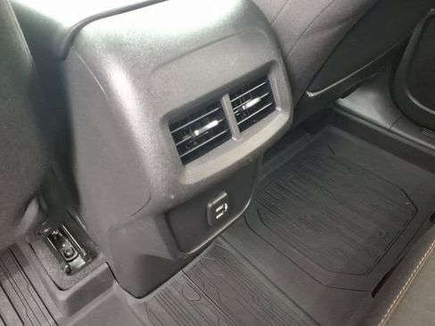 Used 2021 GMC Terrain SLE w/ Driver Convenience Package image 9