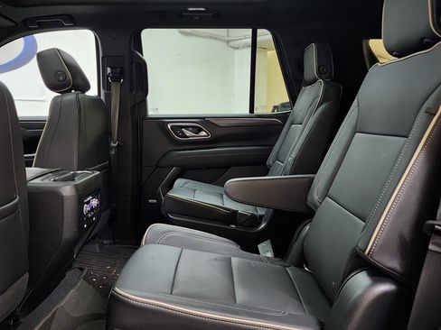 Used 2022 GMC Yukon SLT w/ SLT Premium Package image 15
