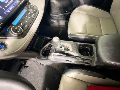 Used 2017 Toyota RAV4 Platinum image 26