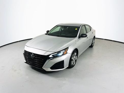 Used 2024 Nissan Altima 2.5 S FWD image 5