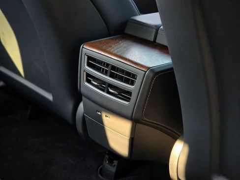 Used 2020 Tesla Model S Long Range Plus image 35