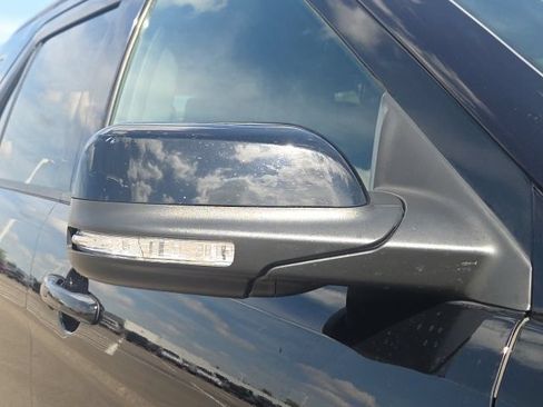 Used 2018 Ford Explorer XLT w/ Equipment Group 202A AWD/4WD image 5