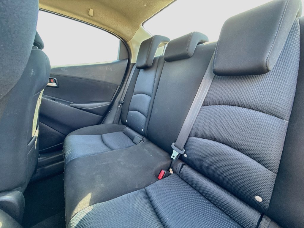 Used 2019 Toyota Yaris L FWD image 33