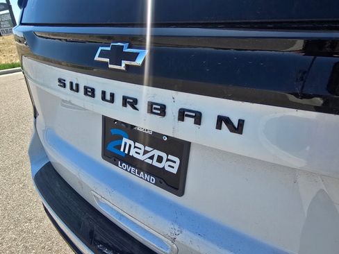 Used 2025 Chevrolet Suburban Z71 image 12
