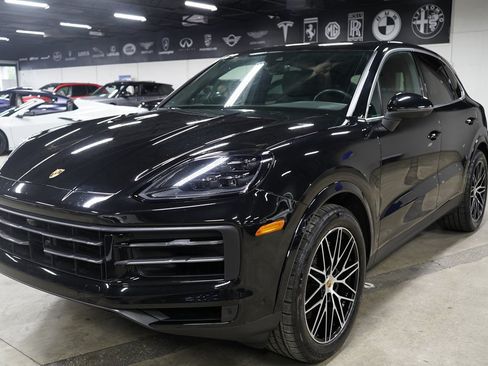 Used 2024 Porsche Cayenne AWD/4WD image 1