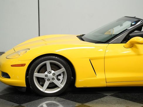 Used 2005 Chevrolet Corvette Convertible w/ Performance Handling Package image 19