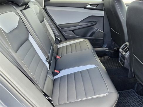 Used 2022 Volkswagen Taos SEL image 14
