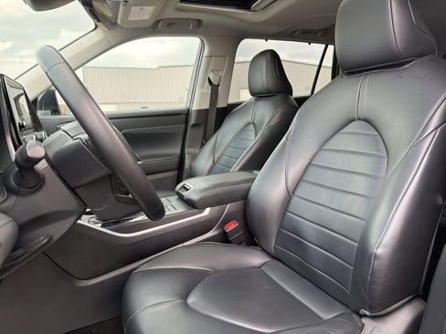 Used 2023 Toyota Highlander XLE image 15