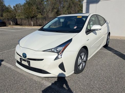 Used 2017 Toyota Prius Four w/ Advanced Technology Package image 2
