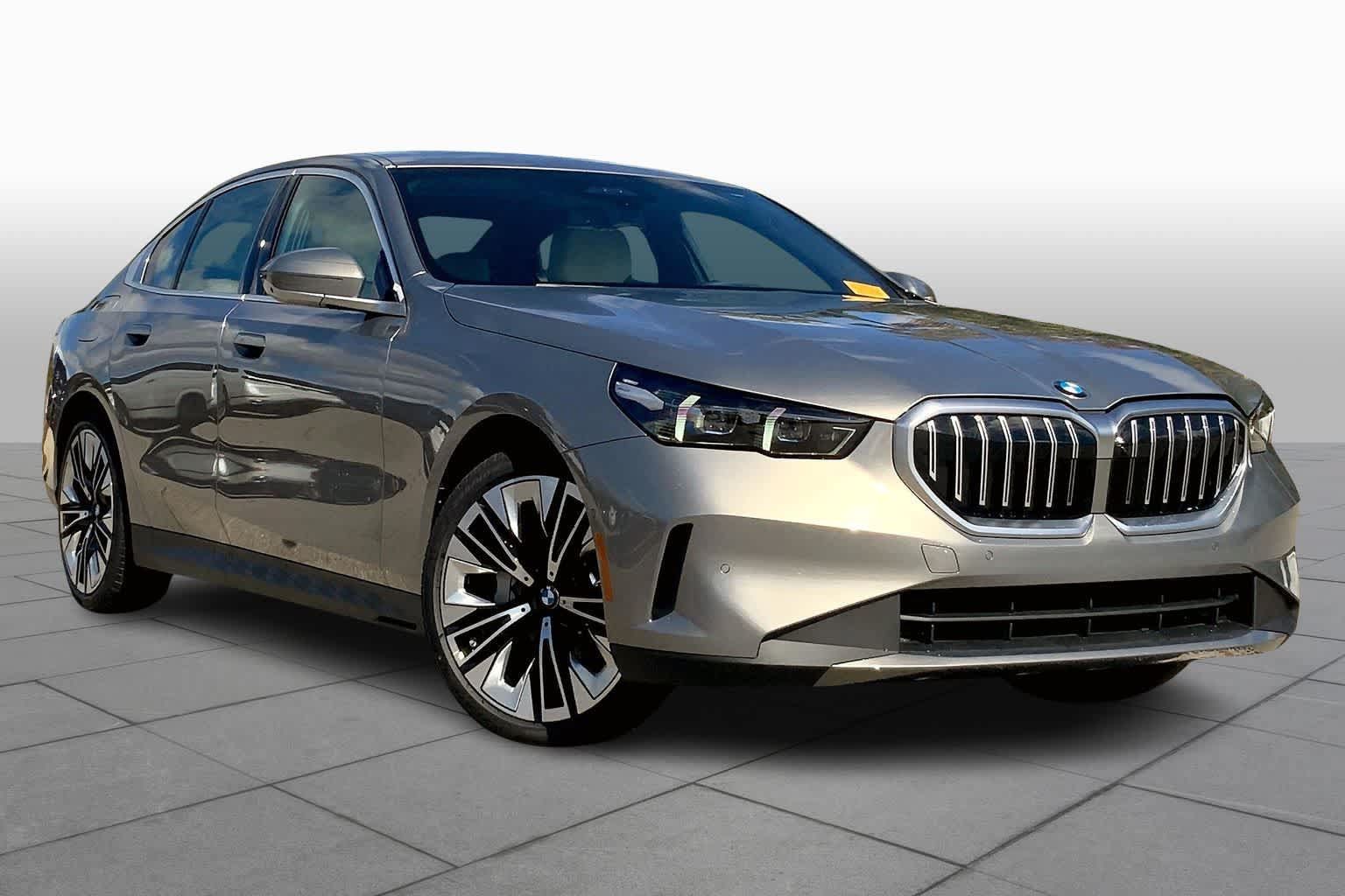 Used 2026 BMW 530i w/ Premium Package RWD image 2