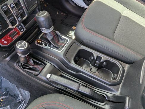 Used 2021 Jeep Gladiator Rubicon AWD/4WD image 19