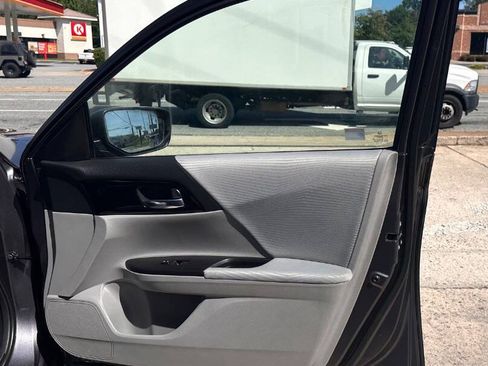 Used 2016 Honda Accord LX image 16