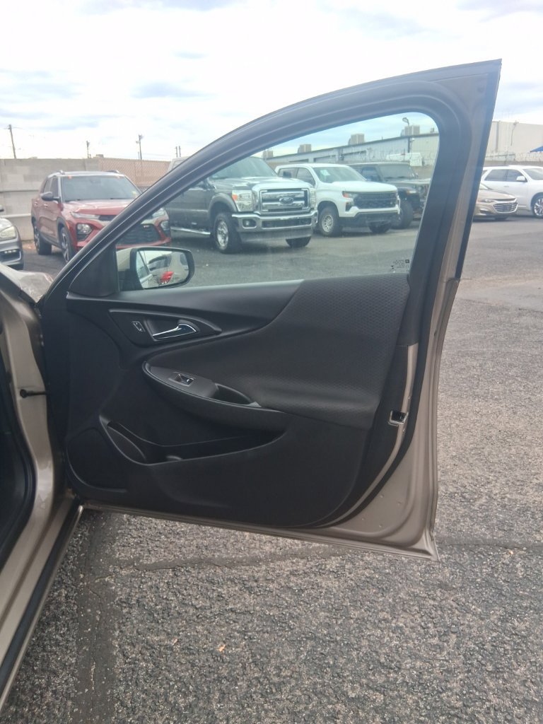 Used 2024 Chevrolet Malibu LT FWD image 5