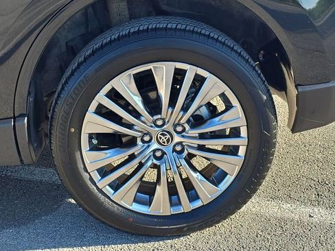 Used 2024 Toyota Venza Limited image 34