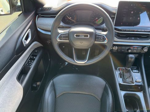 Used 2024 Jeep Compass Latitude image 12