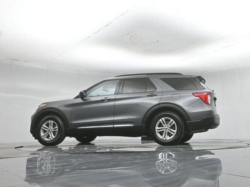 Certified 2021 Ford Explorer XLT RWD image 58