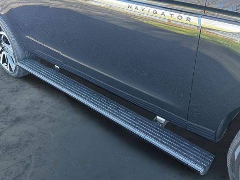 Used 2025 Lincoln Navigator Reserve image 21