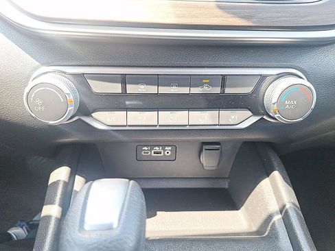 Certified 2025 Nissan Altima 2.5 SV FWD image 30