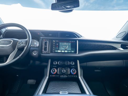 Used 2023 GMC Yukon XL Denali RWD image 26