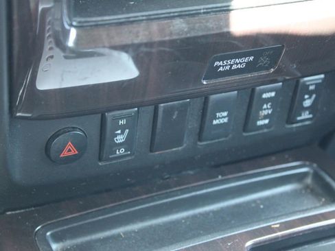 Used 2013 Nissan Titan SL w/ Moonroof Pkg image 39