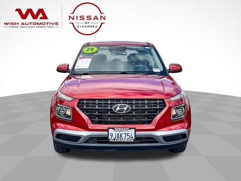 Used 2024 Hyundai Venue SE FWD image 3