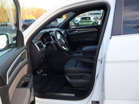 Used 2021 Volkswagen Atlas Cross Sport SE image 15