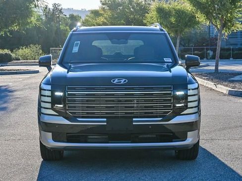 New 2026 Hyundai Palisade Calligraphy FWD image 2