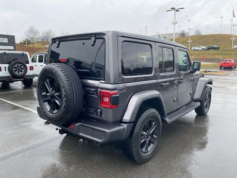 Used 2022 Jeep Wrangler Unlimited Sahara AWD/4WD image 3